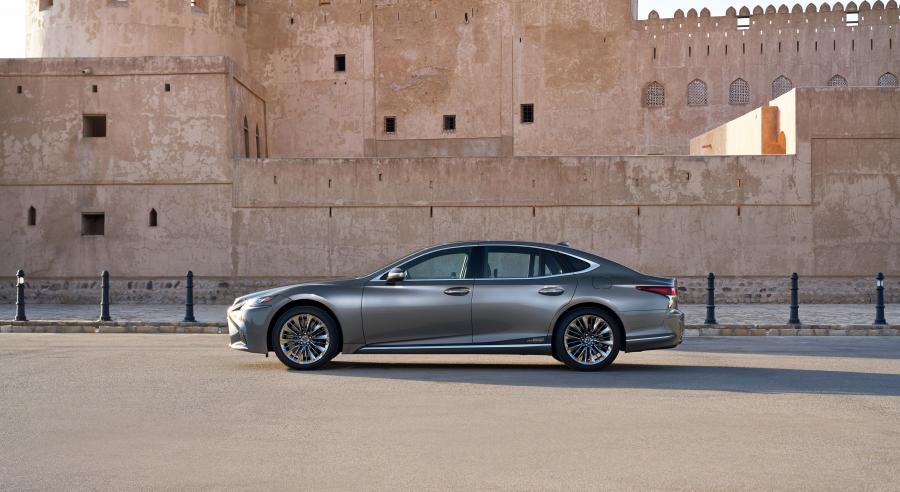  Lexus LS500h AWD 2017 года  (WW) (фото 24 из 40)